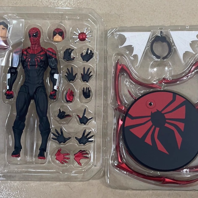 Hot Toys Superior Spider-Man M - đánh giá và giá Model Kit Thousand Sunny